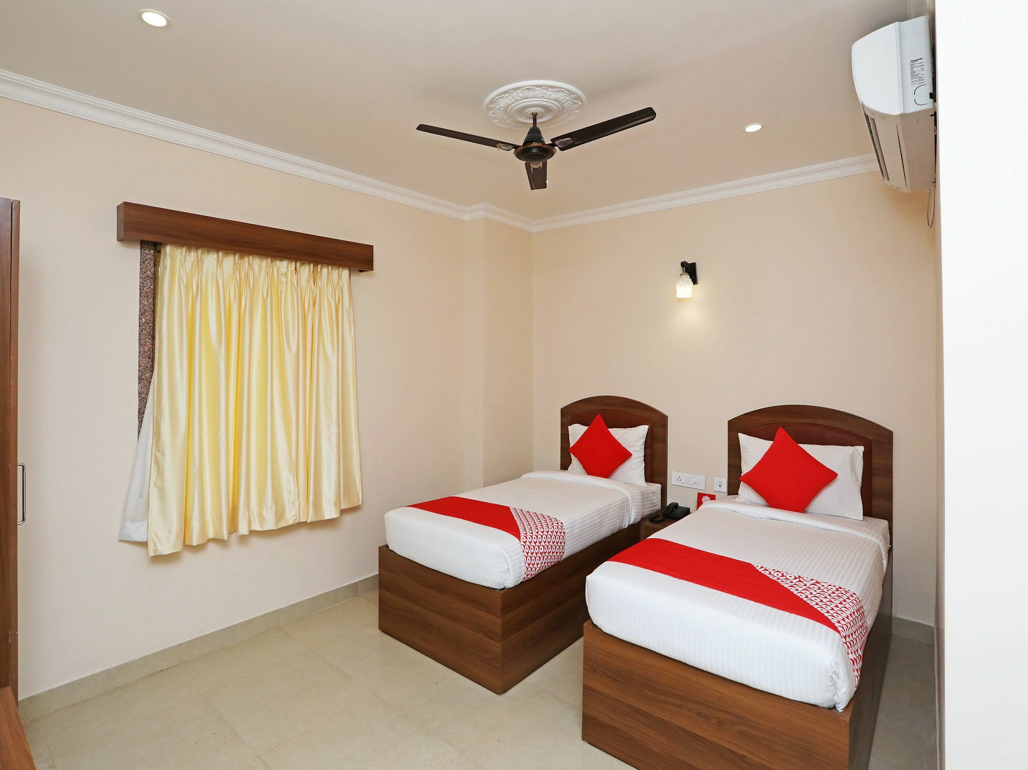 Hotel Oyo 13528 Kumud Plaza Bhubaneswar Exterior foto